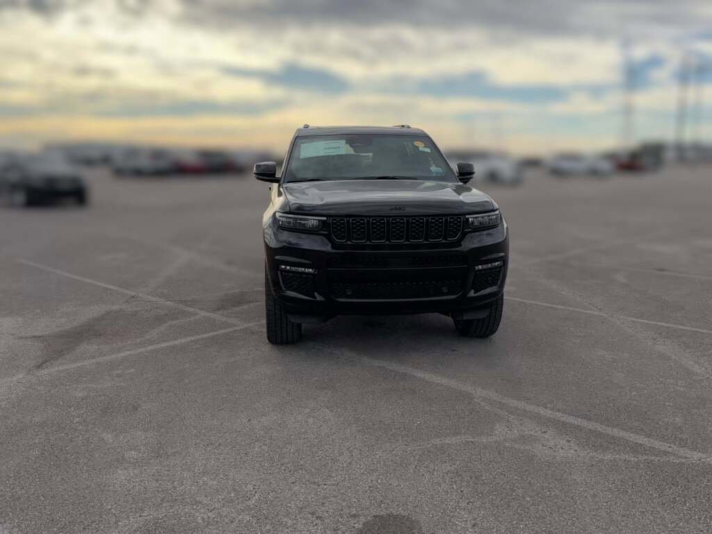 New 2025 Jeep Grand Cherokee L Summit image 2