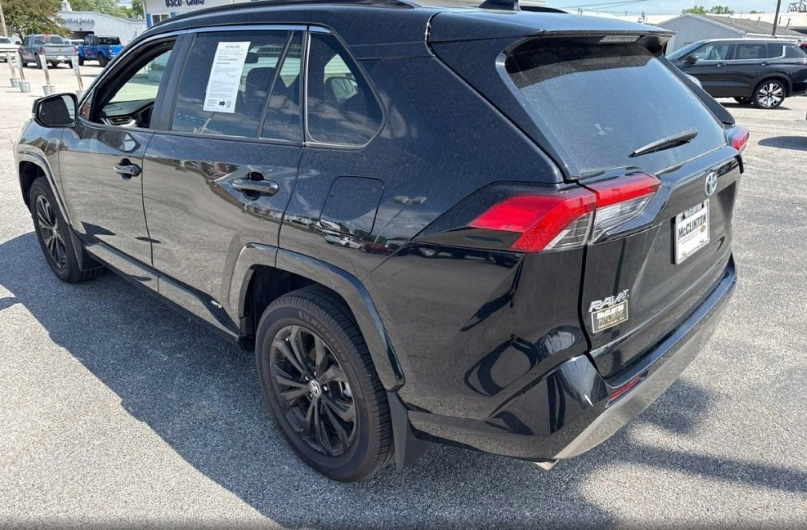 Used 2022 Toyota RAV4 SE w/ SE Grade Weather Package AWD/4WD image 6