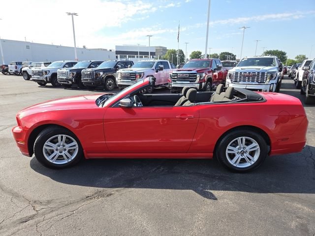 Used 2014 Ford Mustang Convertible RWD image 13