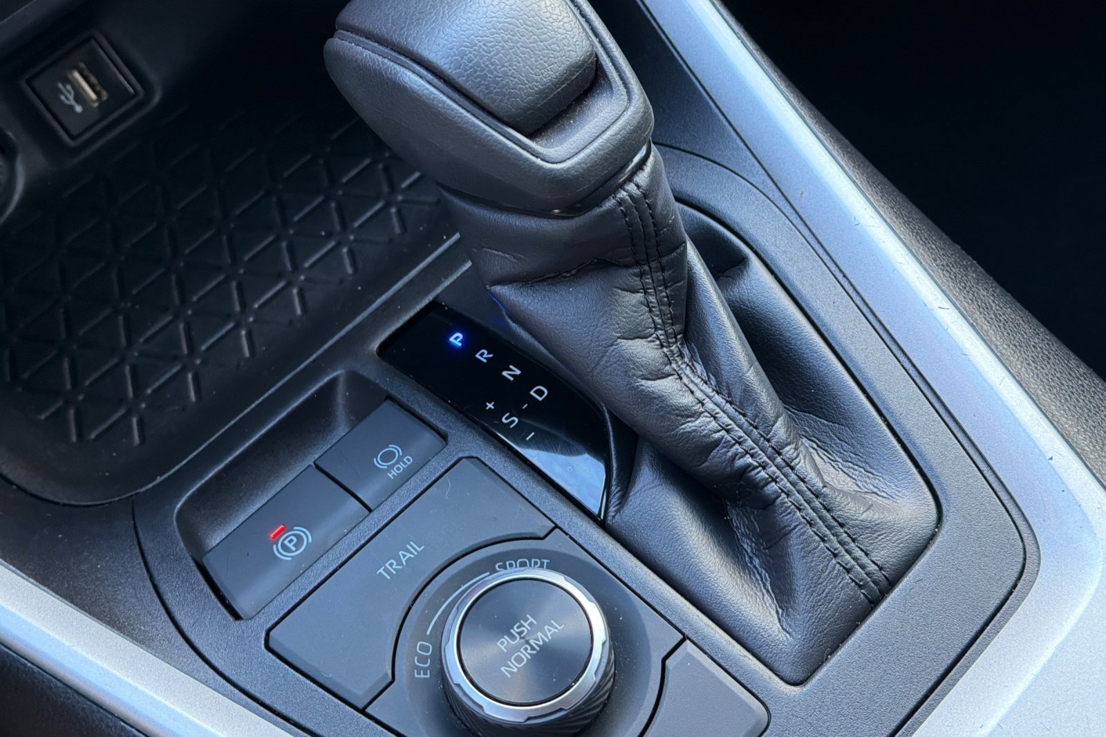 Used 2024 Toyota RAV4 XLE image 21