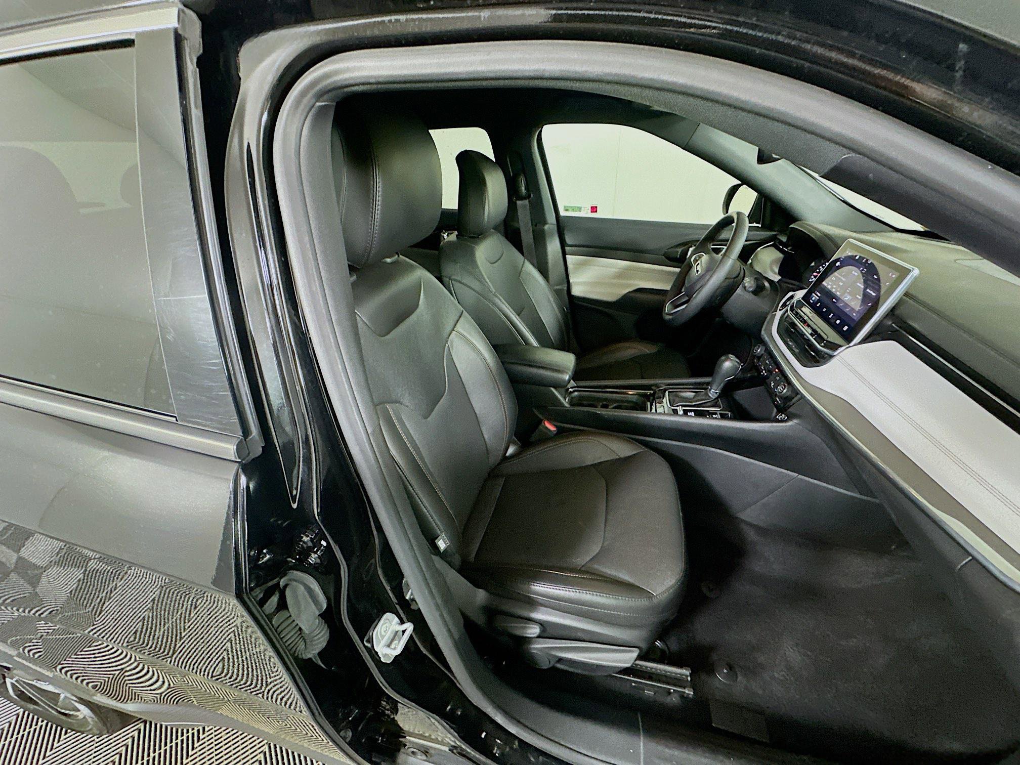 Used 2023 Jeep Compass Limited AWD/4WD image 29