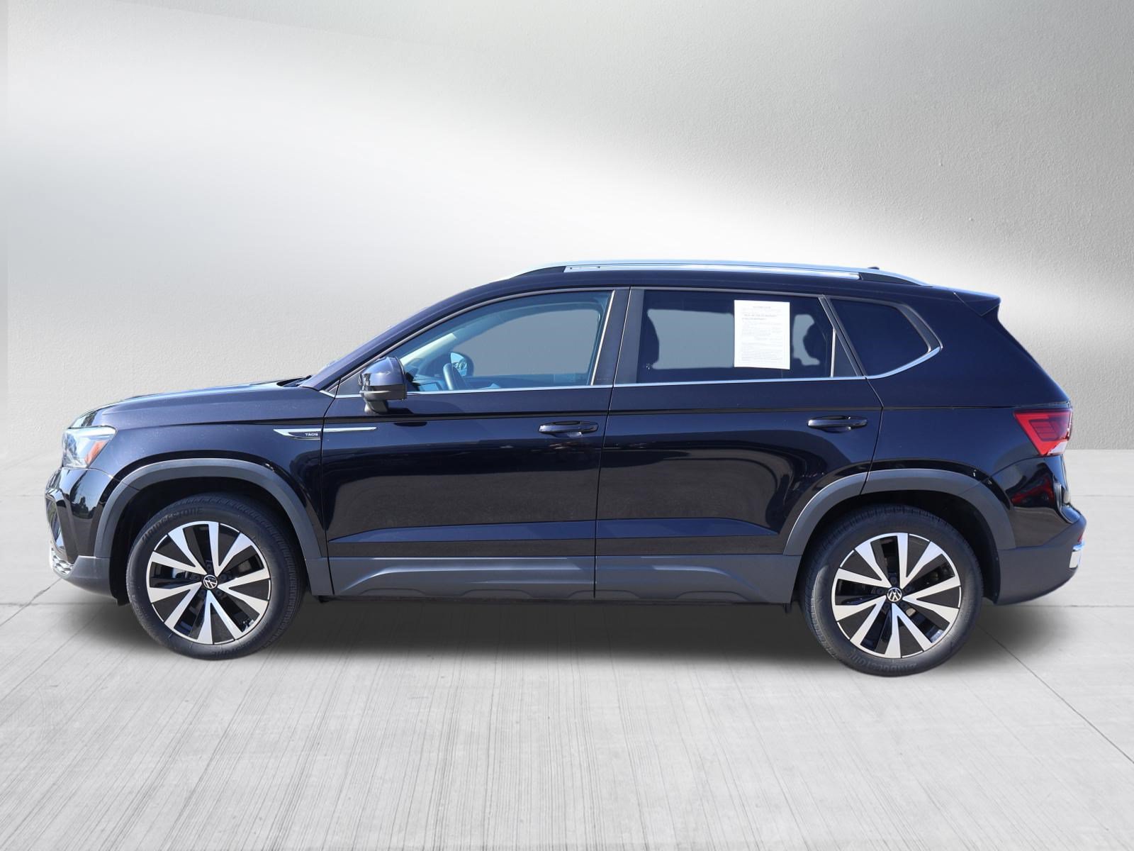 Used 2023 Volkswagen Taos SE w/ Panoramic Sunroof Package AWD/4WD image 4