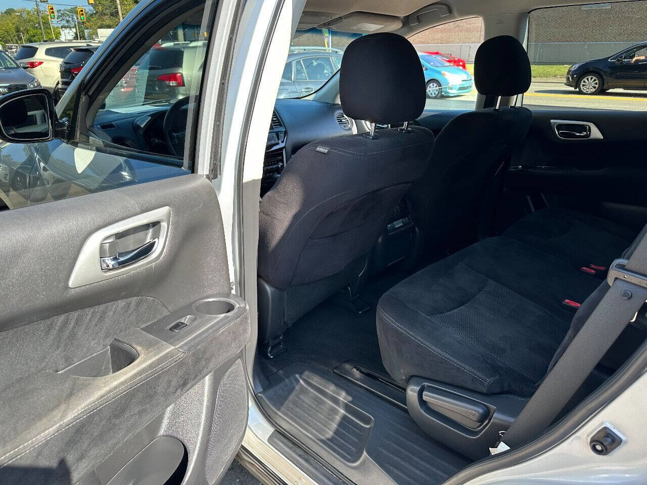 Used 2016 Nissan Pathfinder S image 10