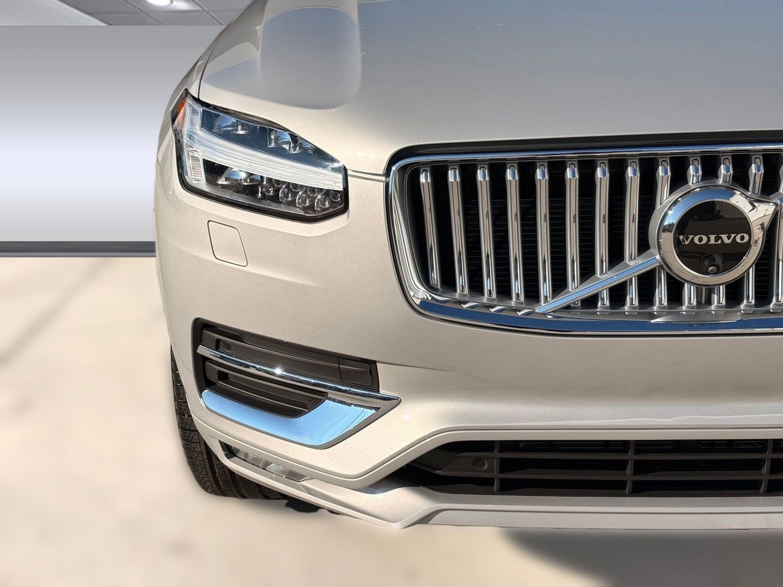 Certified 2025 Volvo XC90 B6 Plus image 10