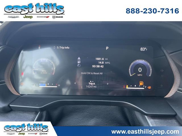 Used 2023 Jeep Grand Cherokee Limited w/ Black Appearance Package image 26