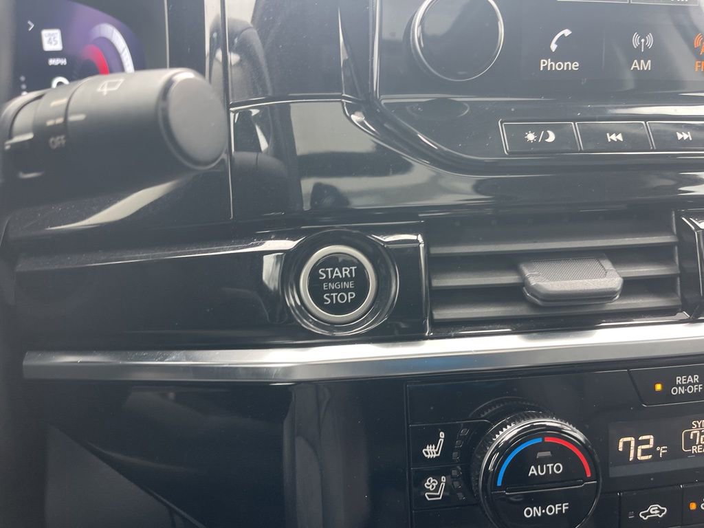 Used 2024 Nissan Pathfinder Platinum w/ Black Appearance Package image 21