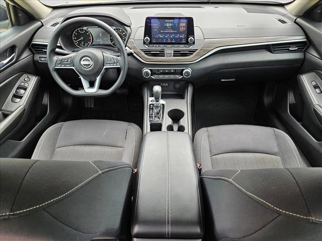 Used 2025 Nissan Altima 2.5 SV FWD image 17
