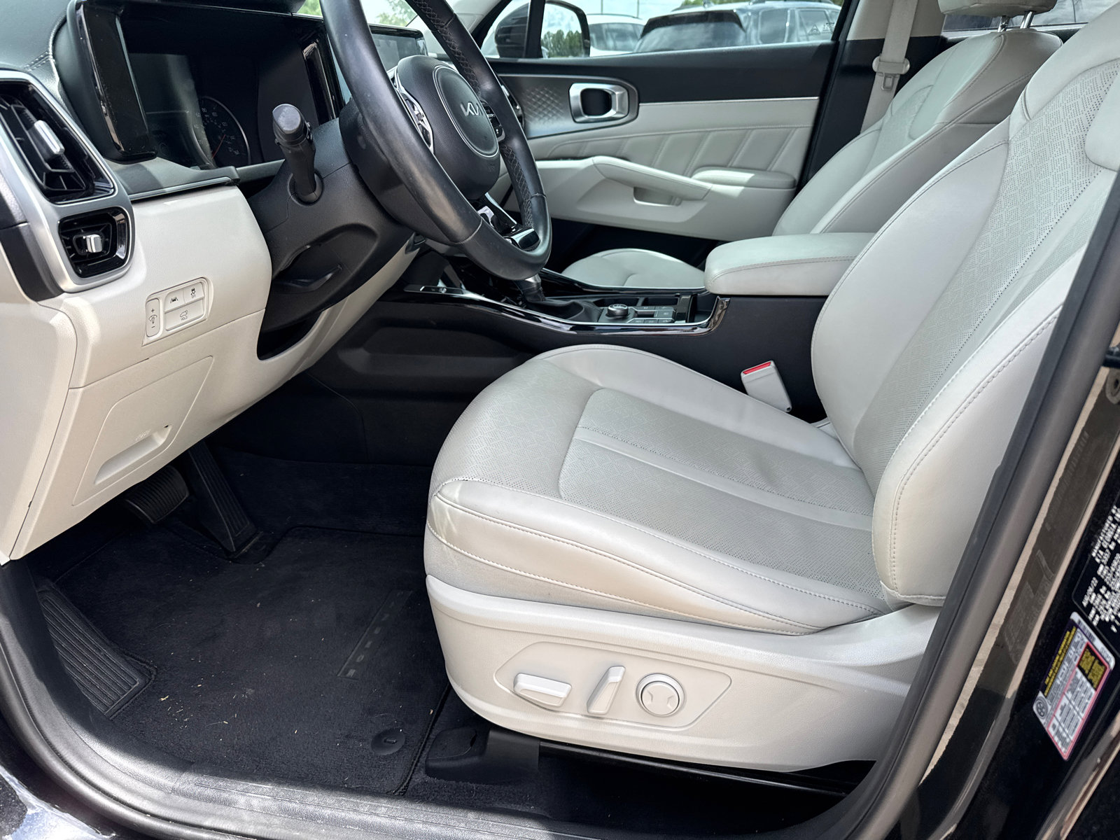 Used 2022 Kia Sorento SX FWD image 12