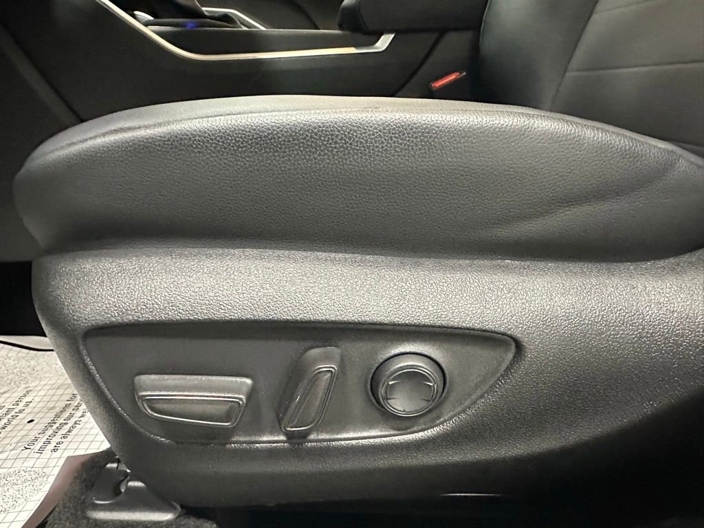 Used 2025 Toyota Highlander XLE image 12