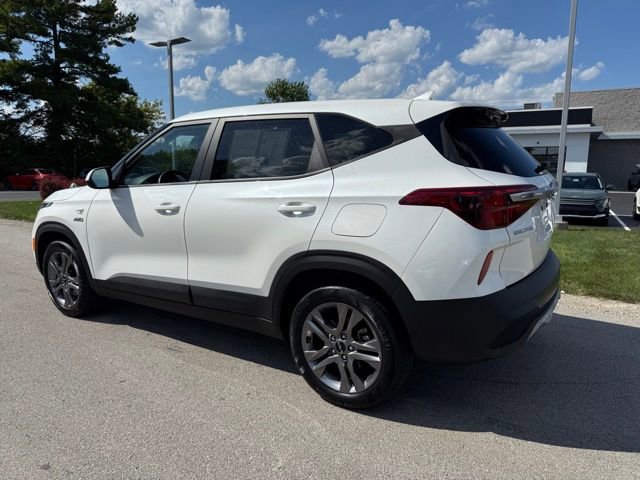 Certified 2023 Kia Seltos LX image 2
