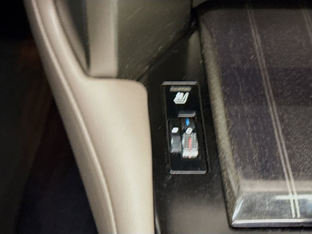 Used 2020 Lexus GX 460 Premium w/ Premium Package AWD/4WD image 21