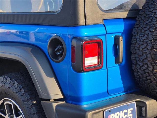 Used 2025 Jeep Wrangler Sport AWD/4WD image 8