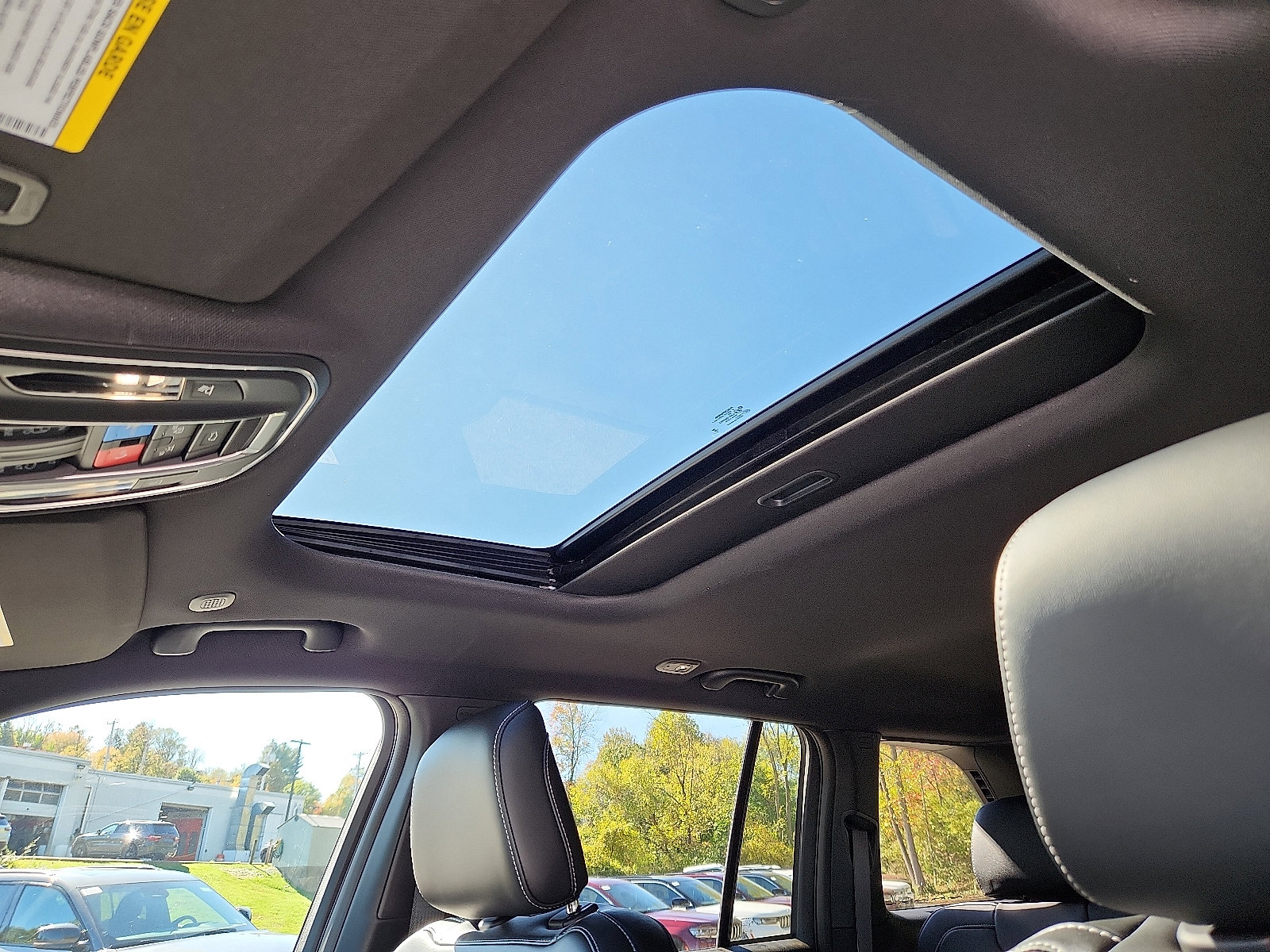 New 2025 Jeep Grand Cherokee Altitude image 10