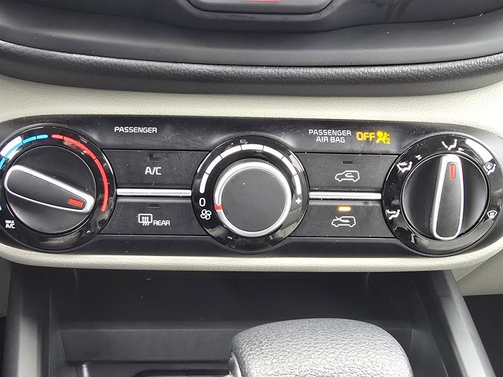 Used 2025 Kia Soul LX image 30