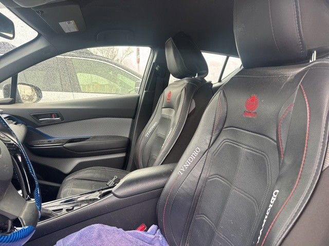 Used 2019 Toyota C-HR XLE image 2