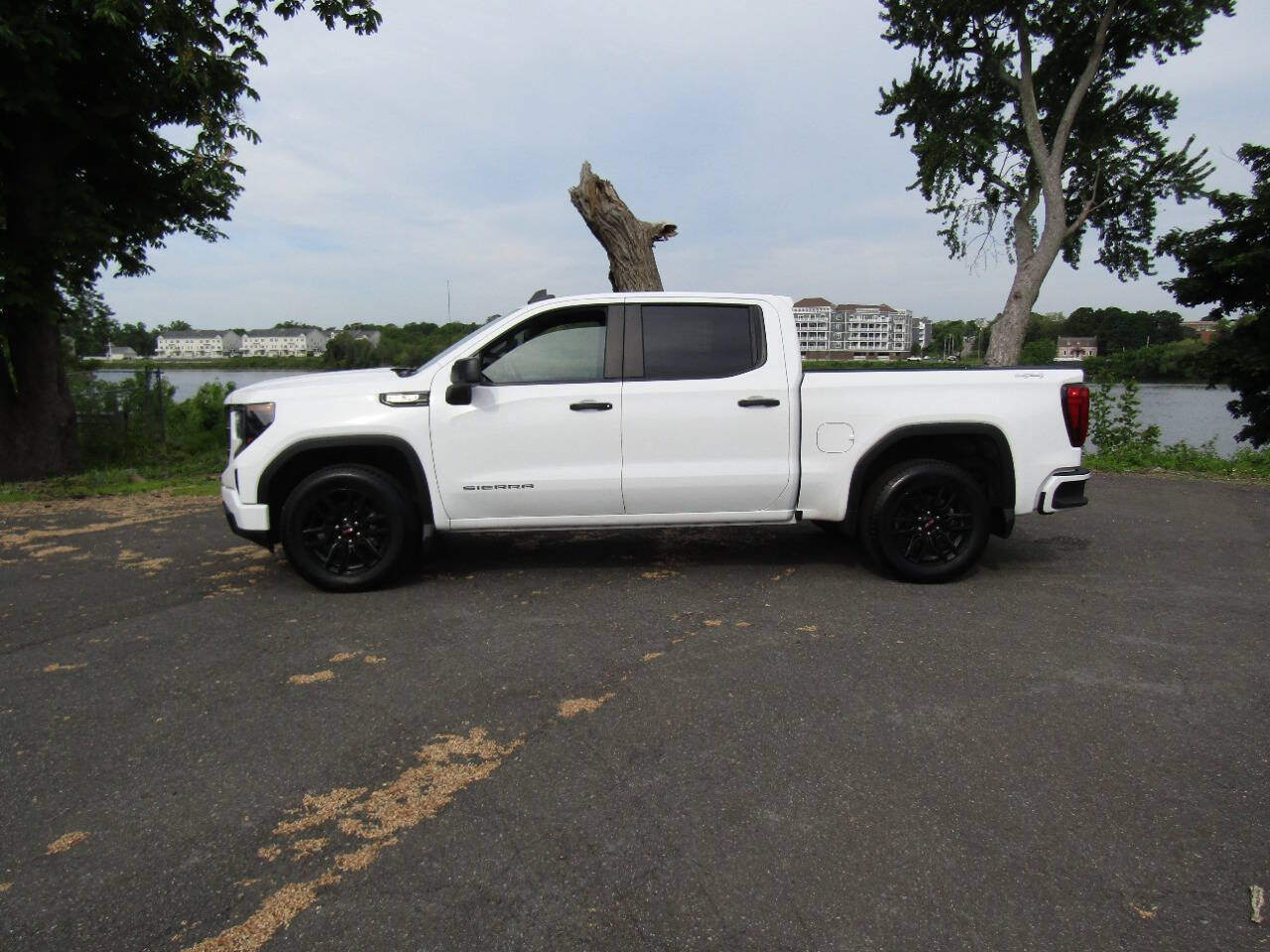 Used 2024 GMC Sierra 1500 Pro w/ Graphite Edition AWD/4WD image 3