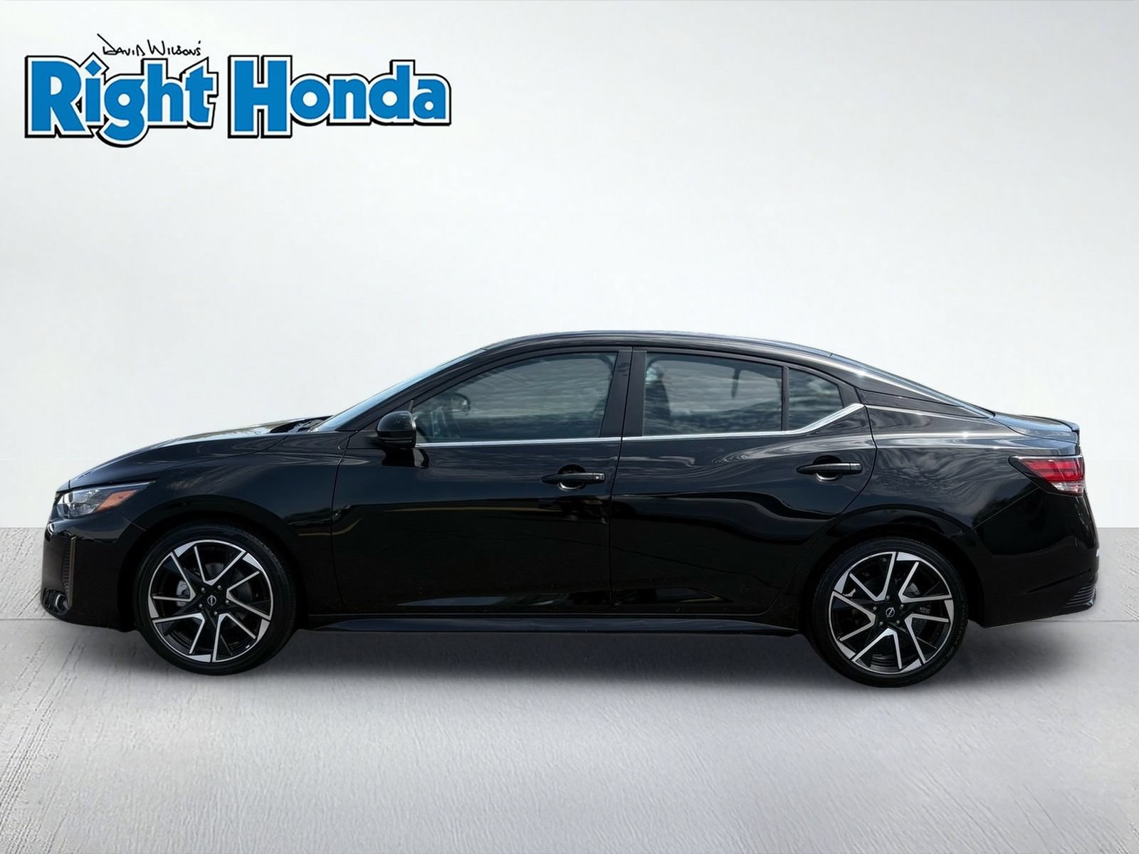 Used 2025 Nissan Sentra SR FWD image 3