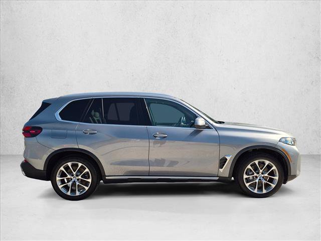 Used 2024 BMW X5 xDrive40i w/ Premium Package AWD/4WD image 4