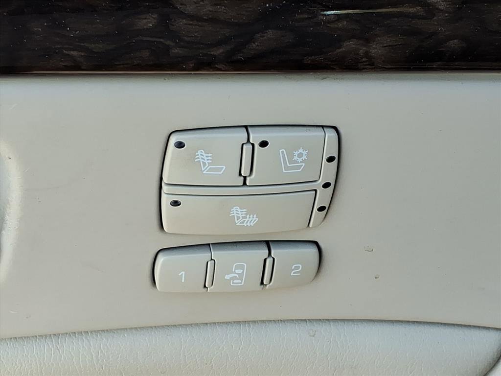 Used 2010 Cadillac DTS Luxury image 5