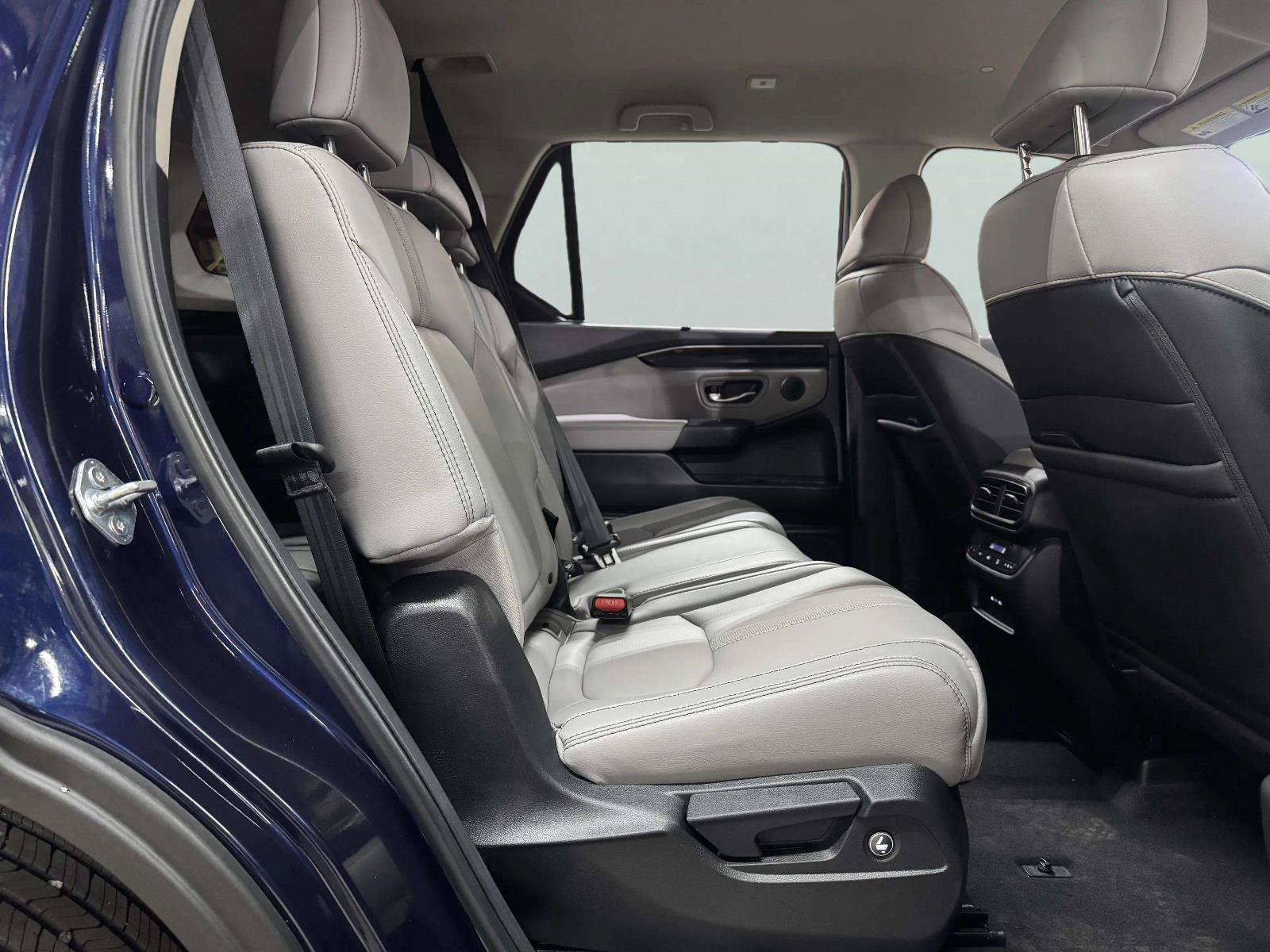 Used 2025 Honda Pilot EX-L image 52