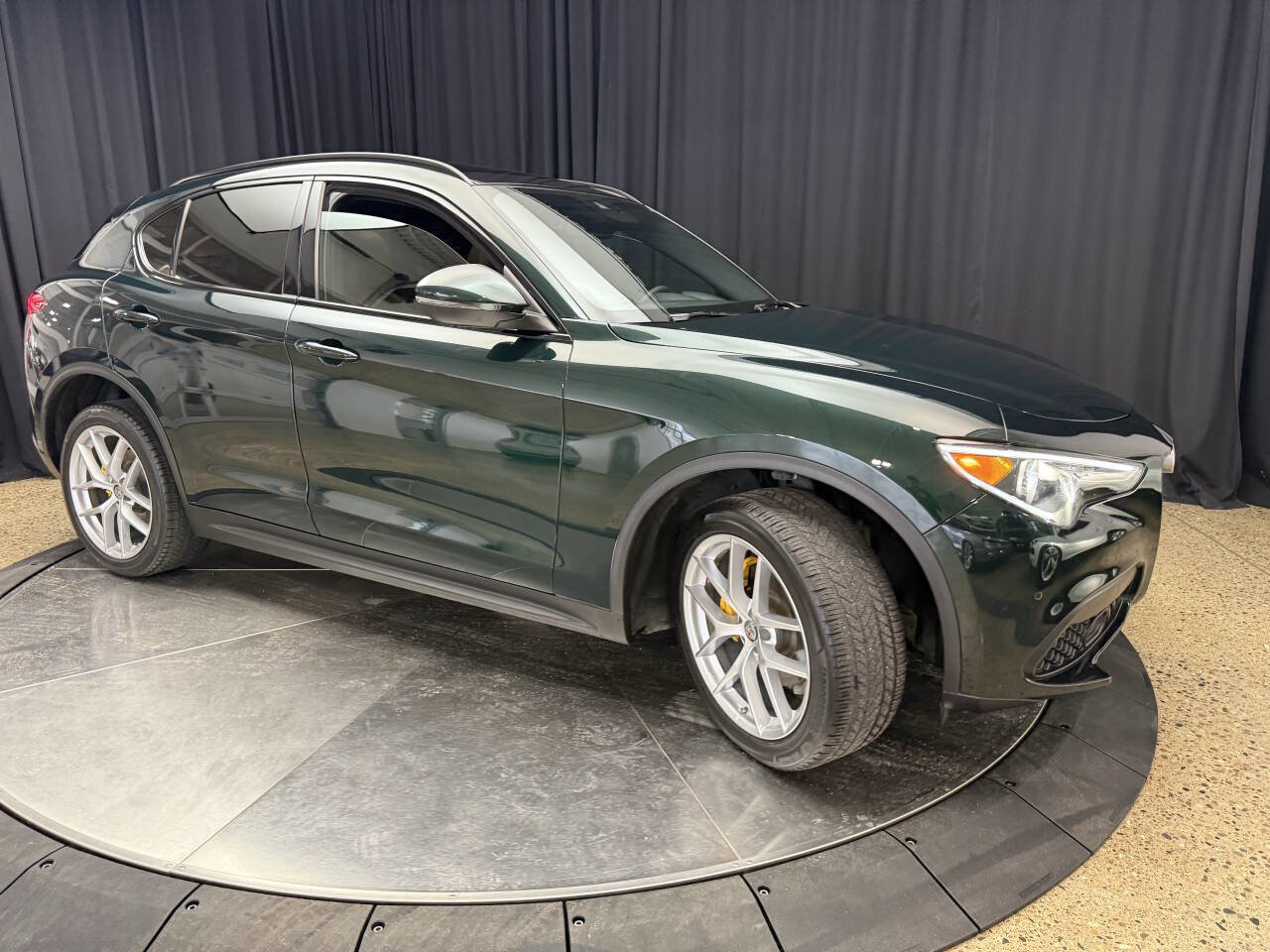 Used 2018 Alfa Romeo Stelvio Ti Sport image 11
