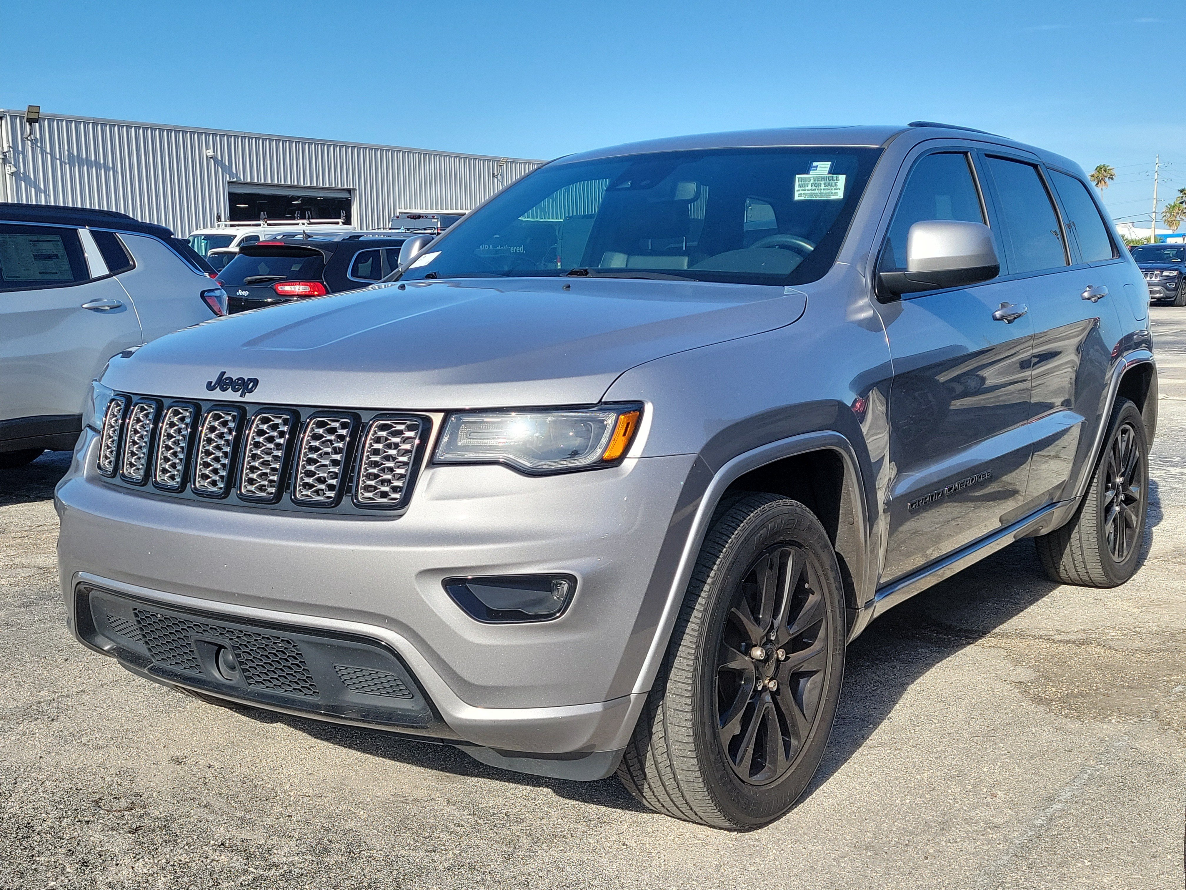 Used 2021 Jeep Grand Cherokee Laredo X RWD image 3