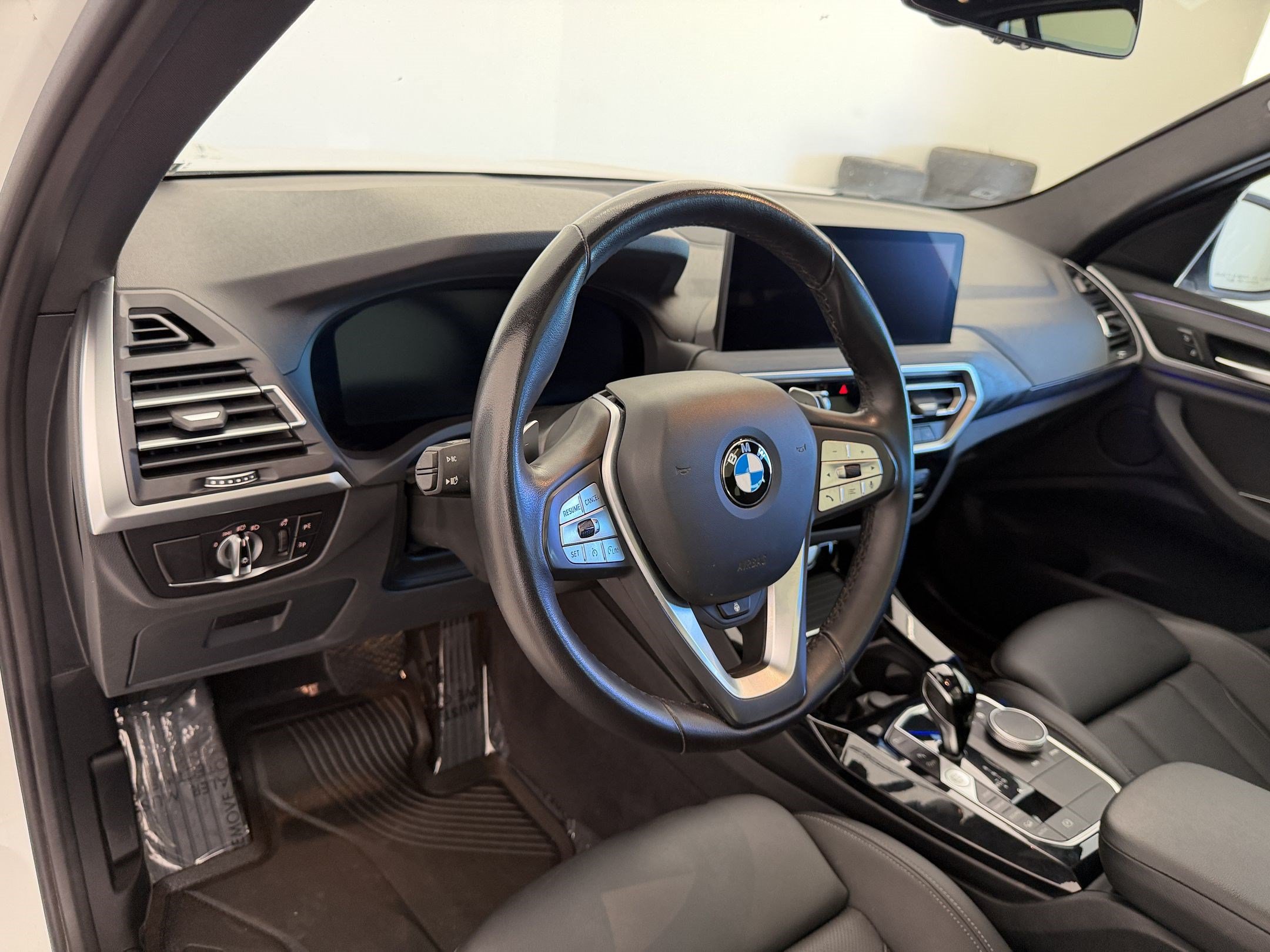 Used 2023 BMW X3 xDrive30i w/ Premium Package w/ZPA AWD/4WD image 4