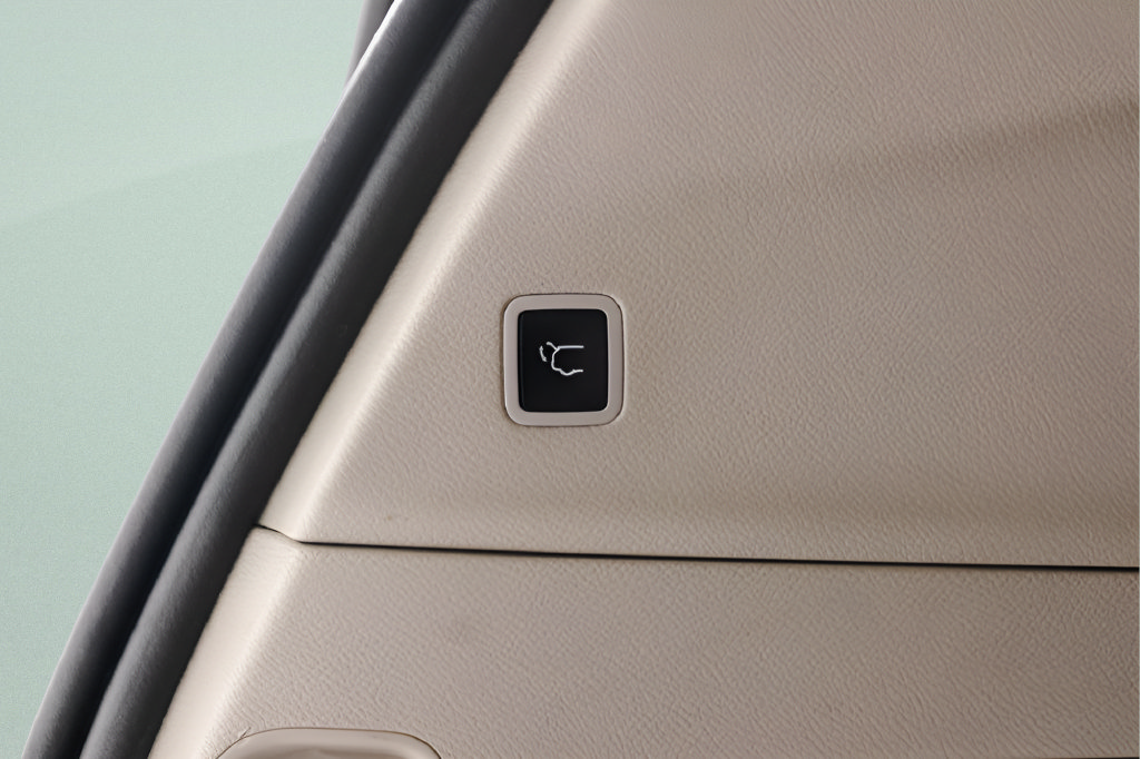 Used 2023 Chrysler Pacifica Touring-L FWD image 43
