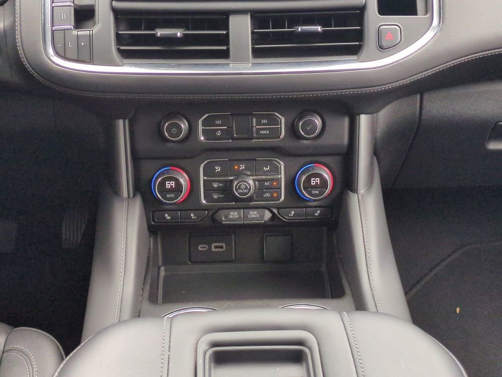 Used 2024 Chevrolet Suburban LT image 18