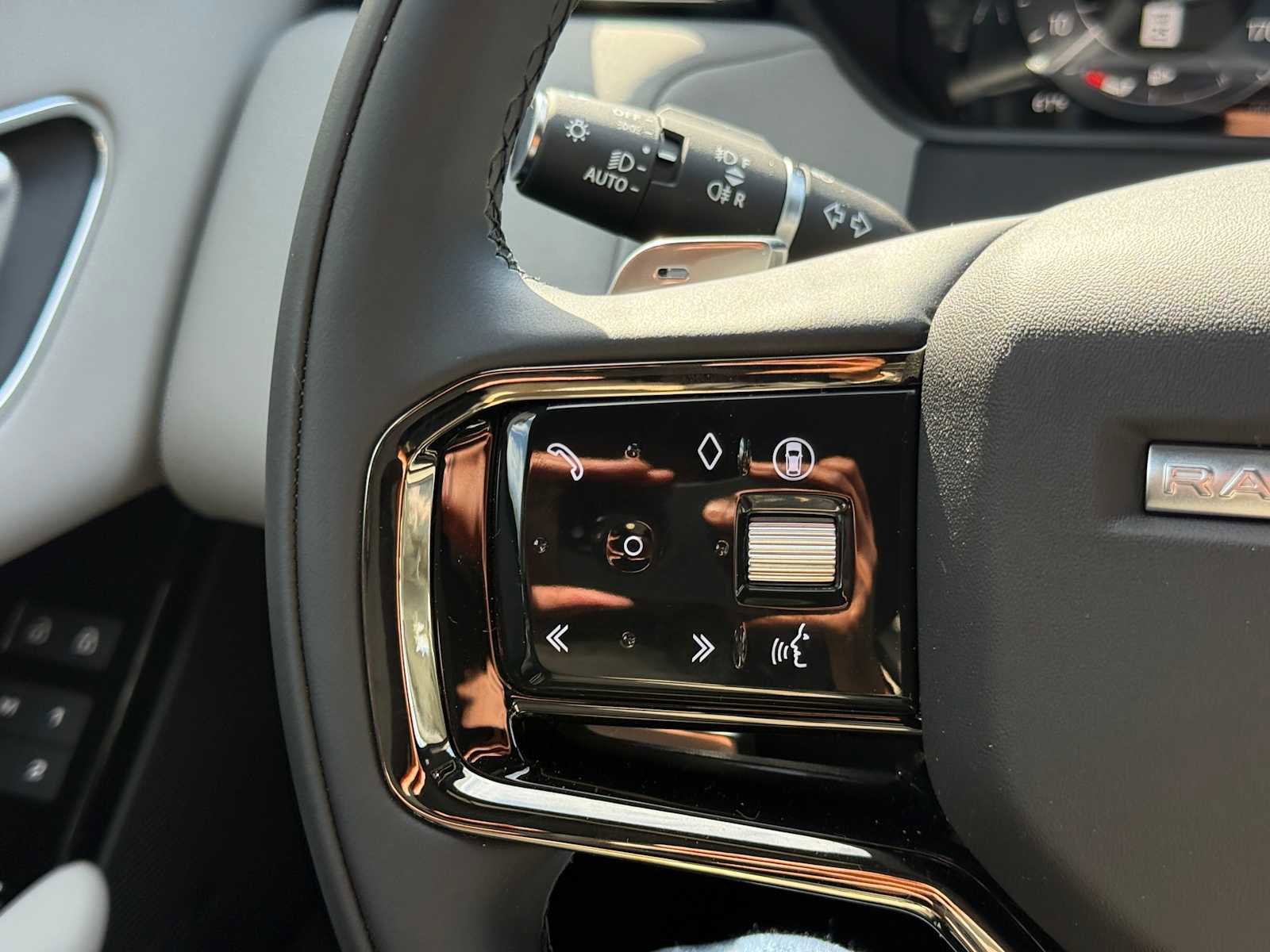 New 2026 Land Rover Range Rover Velar Dynamic SE image 22