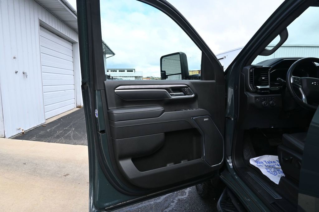 Used 2025 Chevrolet Silverado 3500 LTZ w/ LTZ Plus Package AWD/4WD image 26
