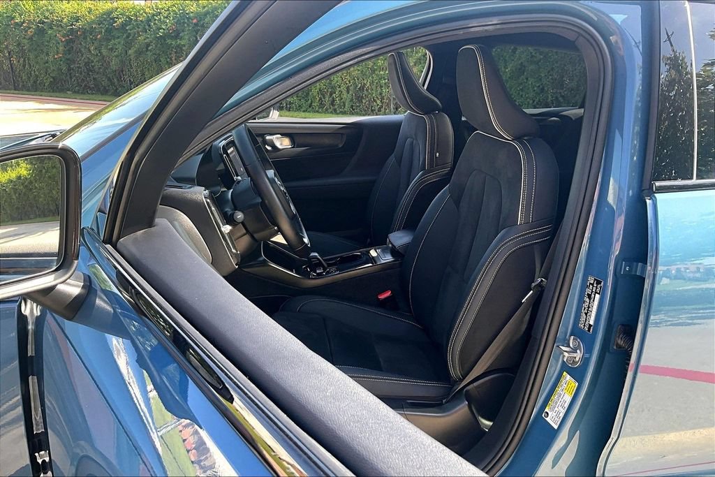 Certified 2023 Volvo C40 P8 Recharge Ultimate w/ Protection Package Premier AWD/4WD image 33
