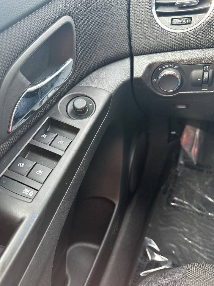 Used 2013 Chevrolet Cruze LT FWD image 16