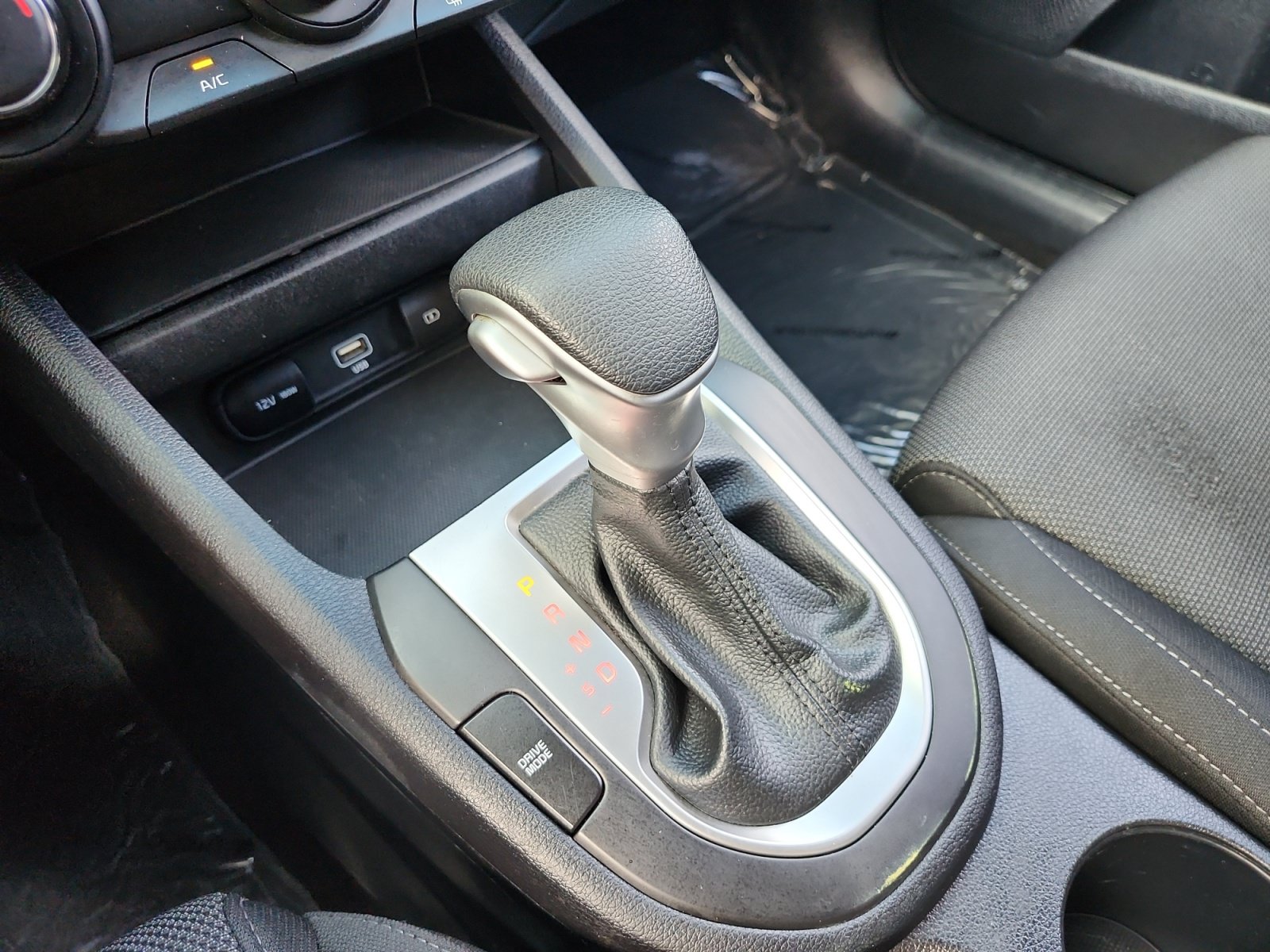 Used 2024 Kia Forte LXS w/ LXS Technology Package FWD image 19