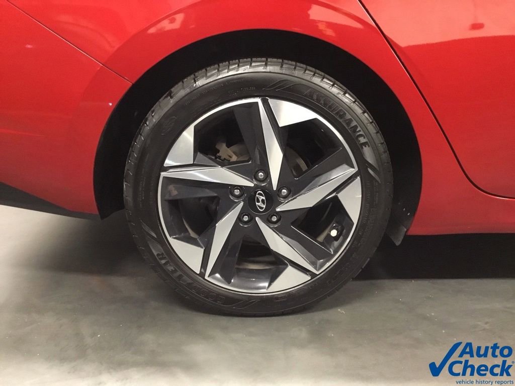 Used 2023 Hyundai Elantra Limited image 18