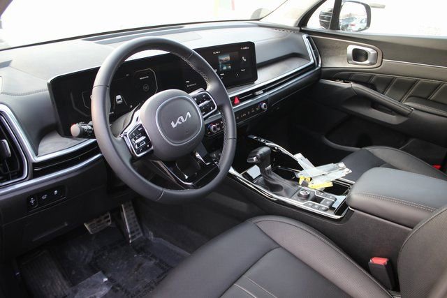 Used 2025 Kia Sorento SX image 3