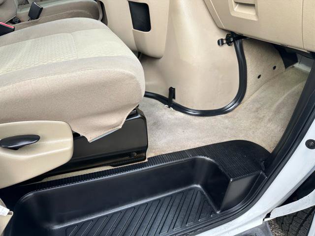 Used 2011 Ford E-350 and Econoline 350 XLT image 13