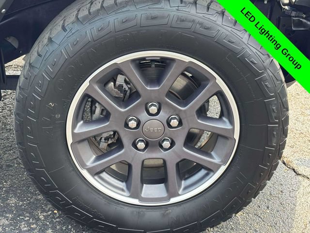 Used 2023 Jeep Gladiator Overland w/ LED Lighting Group AWD/4WD image 30