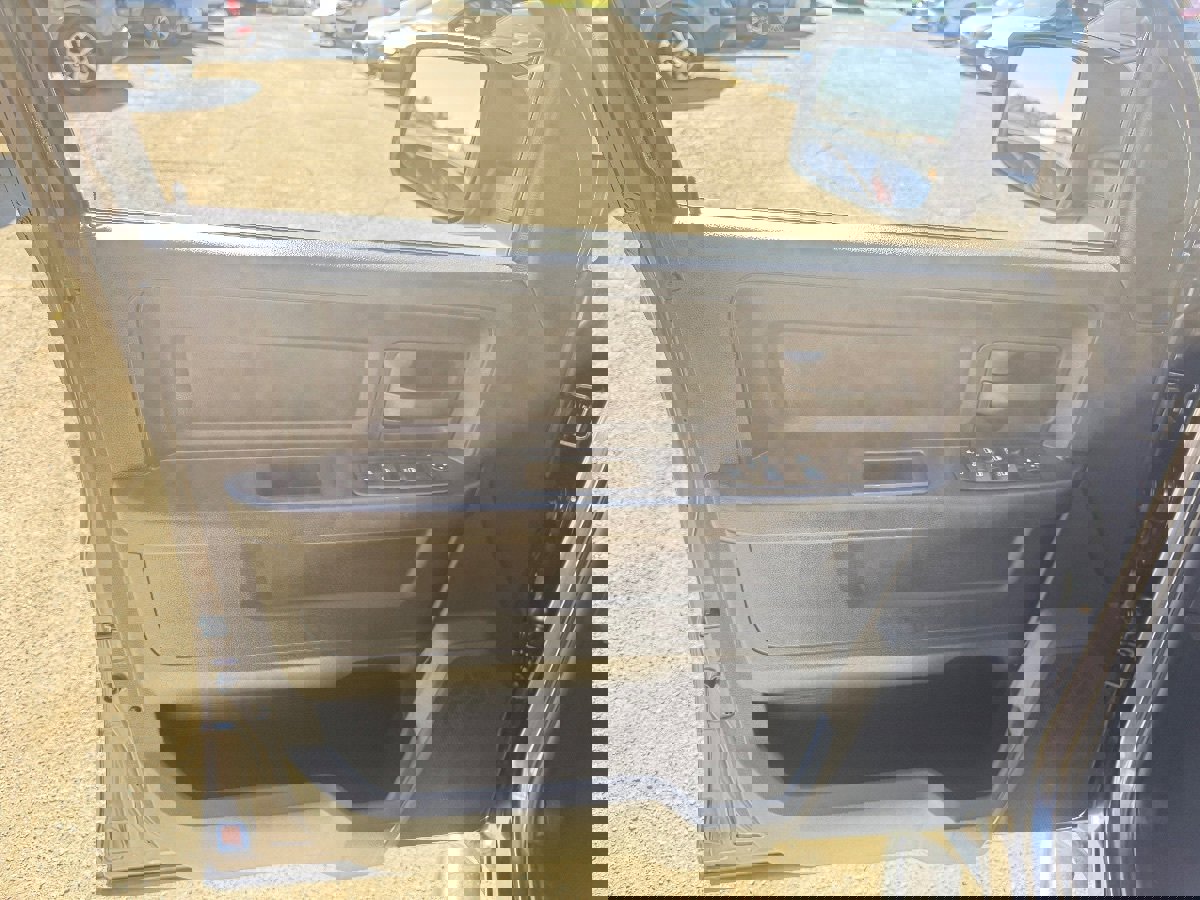 Used 2015 RAM 1500 Express image 11