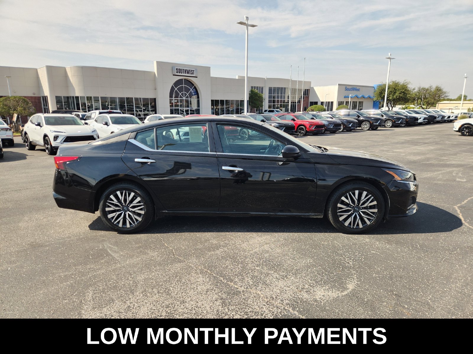Used 2025 Nissan Altima 2.5 SV FWD image 7