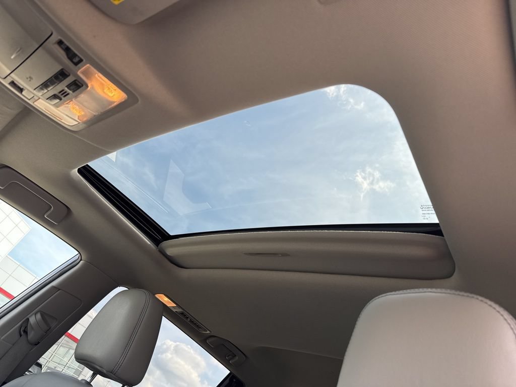 Used 2019 Toyota Highlander XLE AWD/4WD image 9