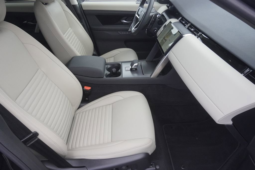 Used 2025 Land Rover Discovery Sport S image 23