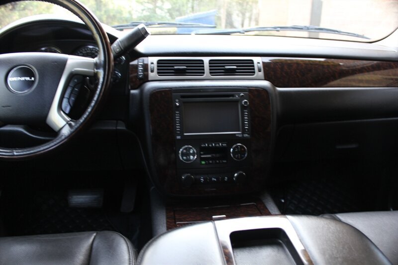 Used 2014 GMC Yukon XL Denali AWD/4WD image 13