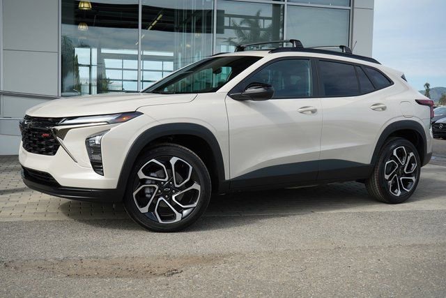 New 2026 Chevrolet Trax RS w/ Sunroof Package FWD image 4