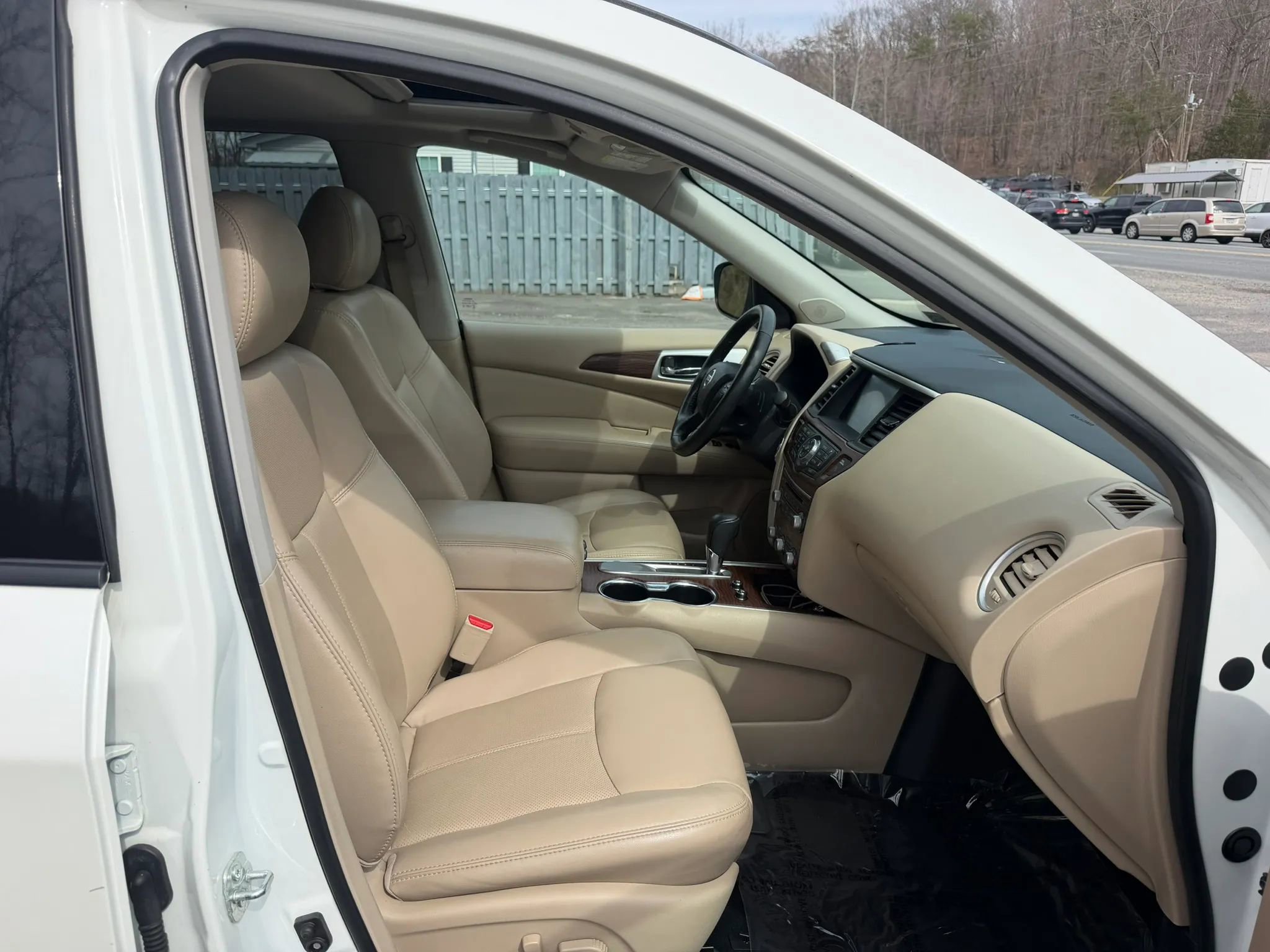 Used 2020 Nissan Pathfinder Platinum image 18