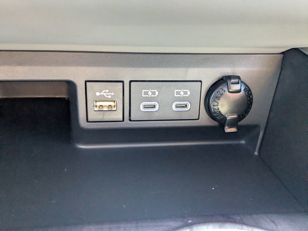 Used 2024 Toyota Highlander Limited image 9