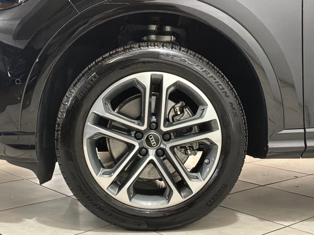 Certified 2025 Audi Q5 Premium w/ Convenience Package image 17