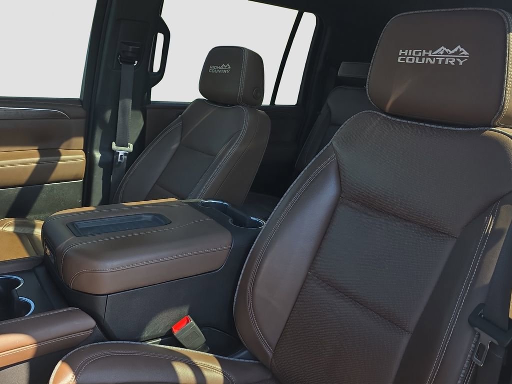 Used 2023 Chevrolet Suburban High Country image 7