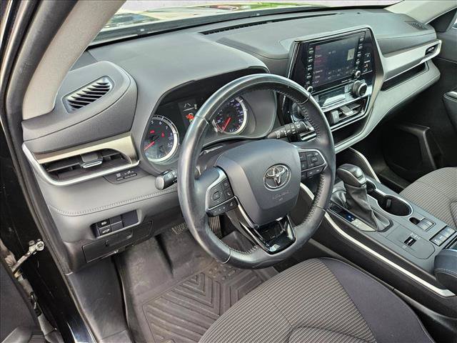 Used 2021 Toyota Highlander LE FWD image 10