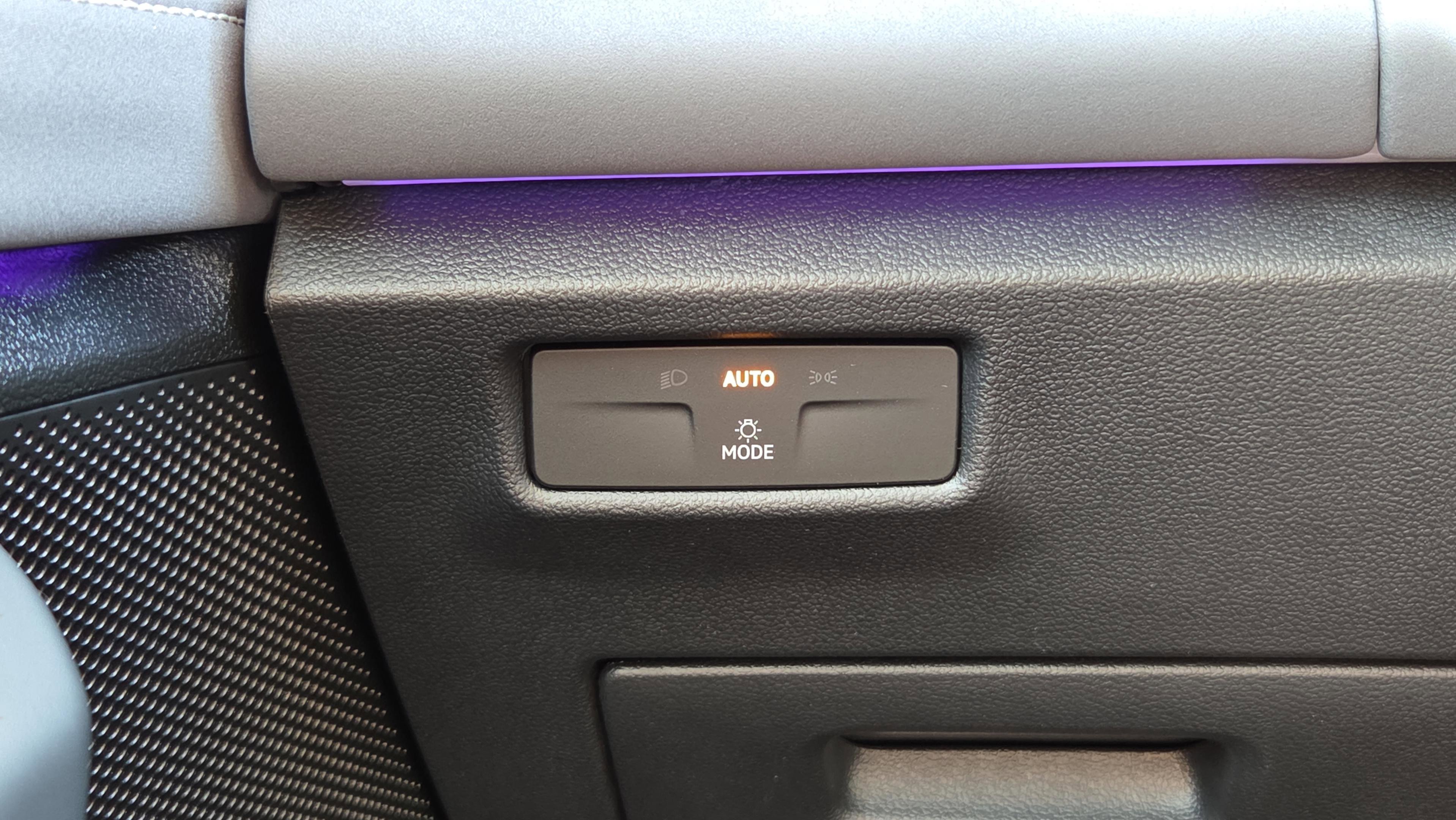 Used 2025 Volkswagen Tiguan SE image 30